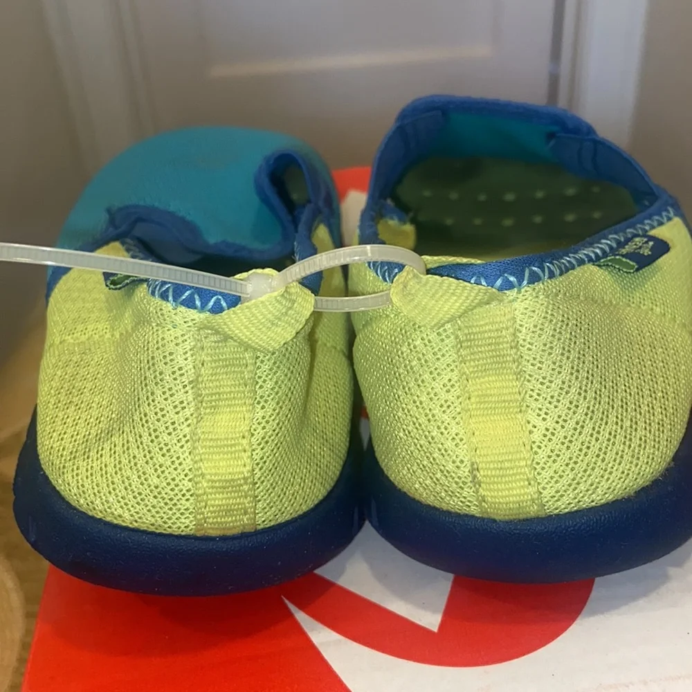 OshKosh B’gosh Boy’s WATER SHOES SZ 12 SWIM BEACH POOL